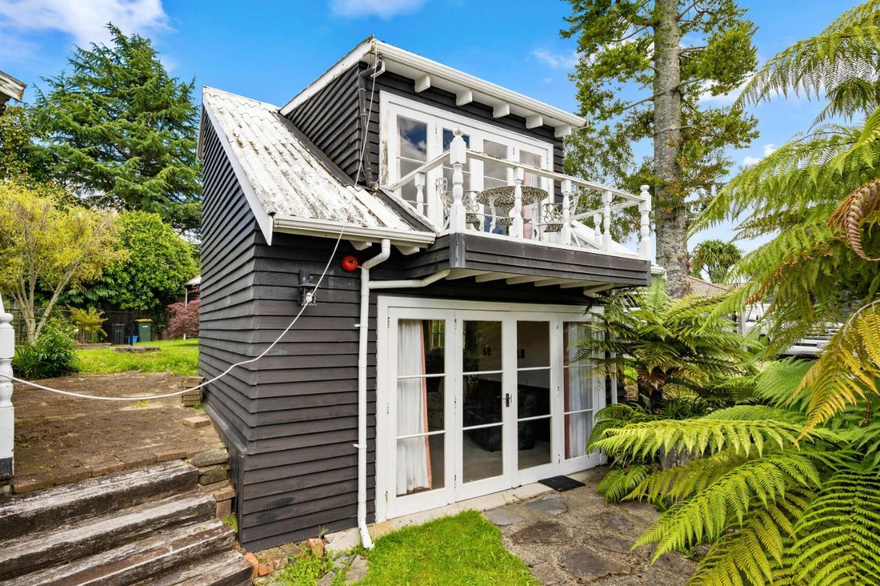 Springfield Rise Lodge - Rotorua Holiday Home Экстерьер фото